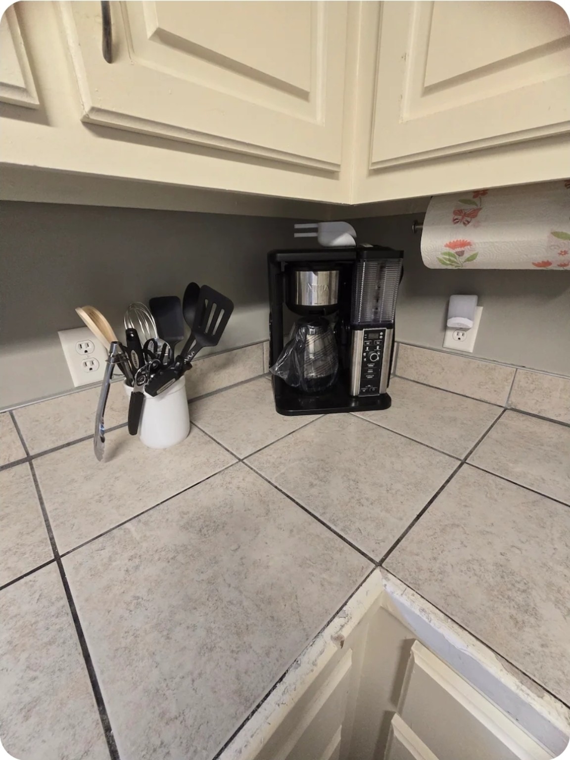 Coffee maker and kitchen utensils