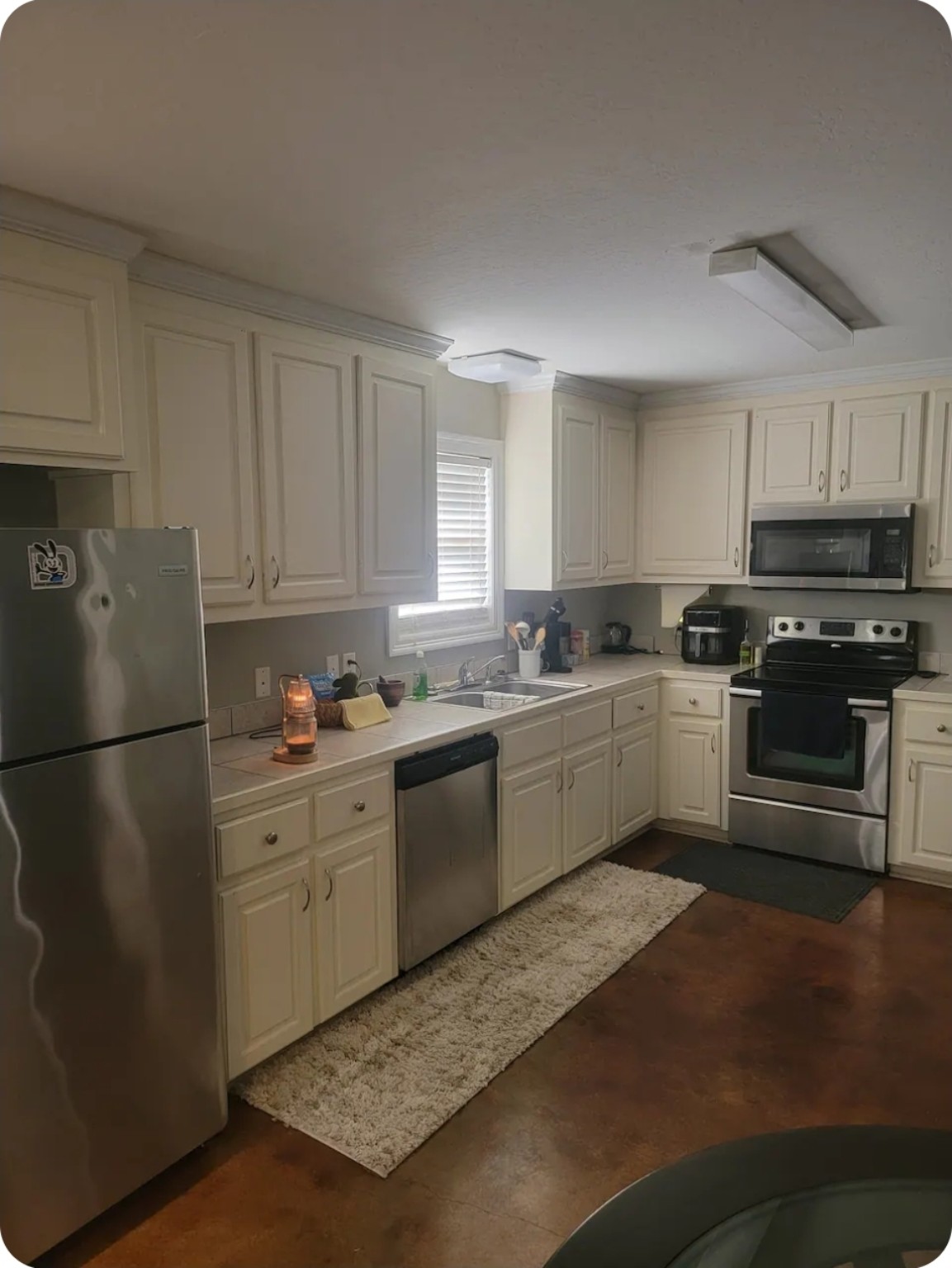 Full kitchen